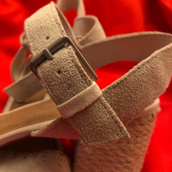 Toms Suede Rosa Sandal - Picture 4 of 8